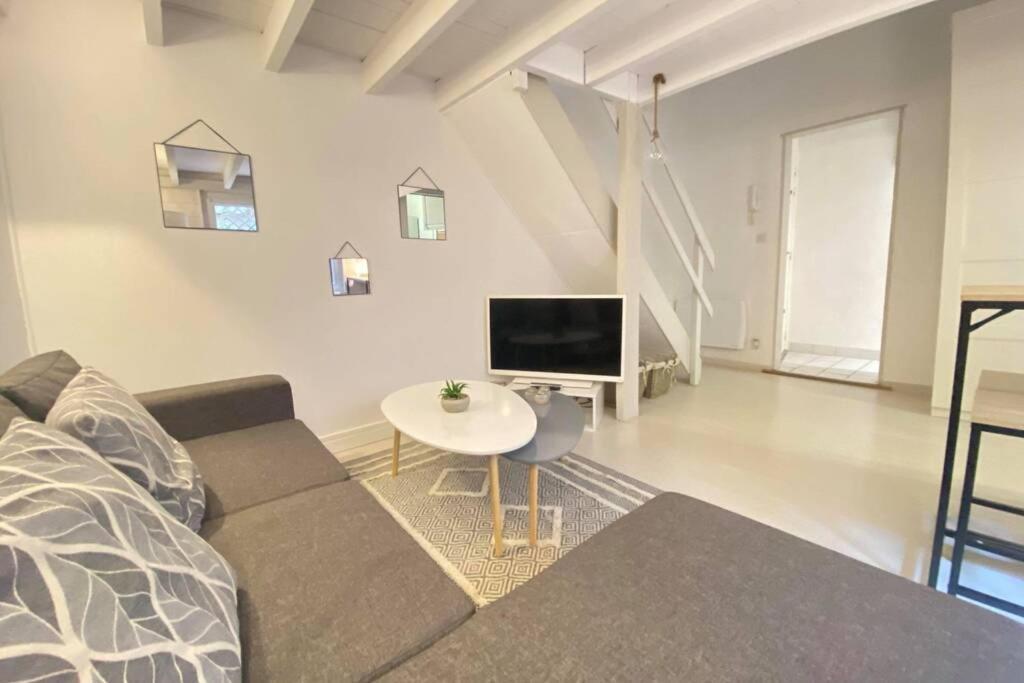 Au Coeur De La Cite Medievale Apartment Laon Ngoại thất bức ảnh